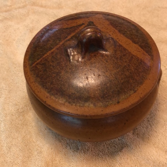 Vintage Handmade Pottery Bowl/Bean Pot with Lid 7”x7” - Picture 3 of 7
